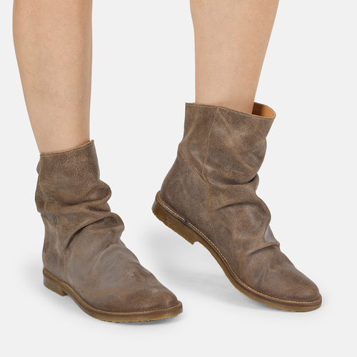 CLASH-8114-ZENIA-CAMEL